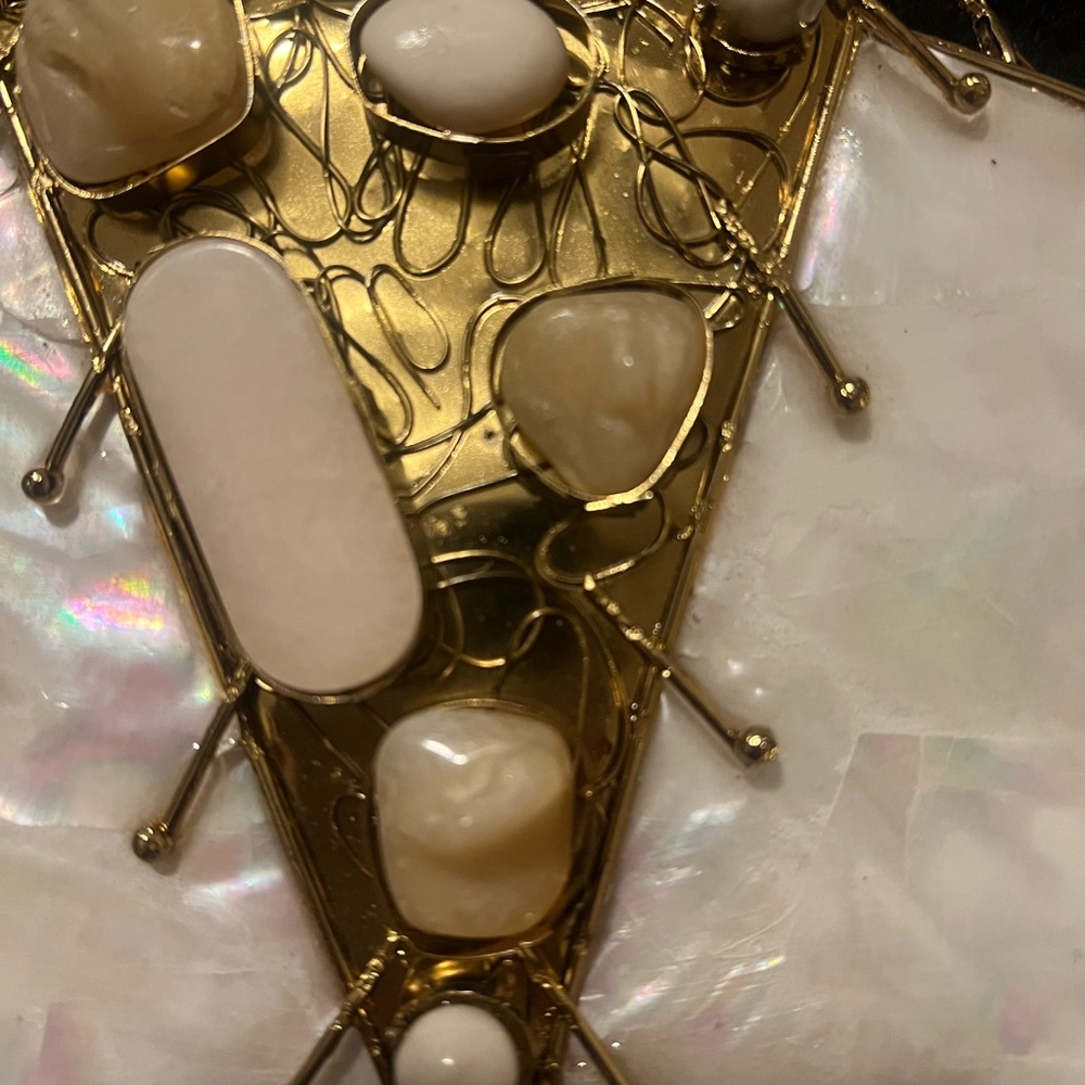 Ramla La Perle Handmade in Morocco Mother of Pearl and Brass clutch with chain - Picture 4 of 16